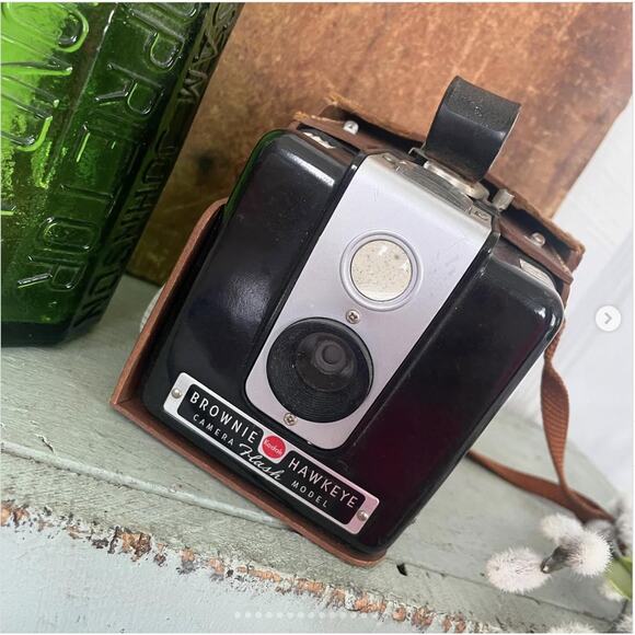 Vintage Kodak Hawkeye Brownie Flash Model Camera Brown Leather Case UNTESTED - Picture 1 of 10